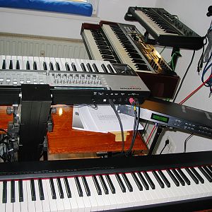 Die "aktiven" Hardware-Tasteninstrumente (ohne Roland D-70)