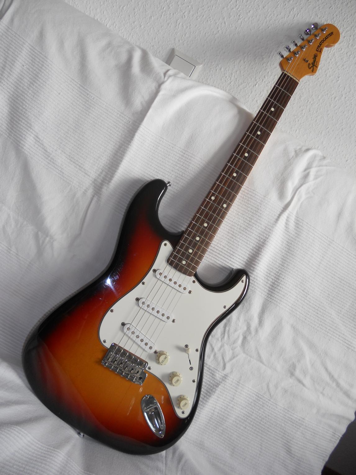 Fender japan Squier A-Serie

sehr schön gemacht, aber ich bin kein sunburst fan
also wieder weg