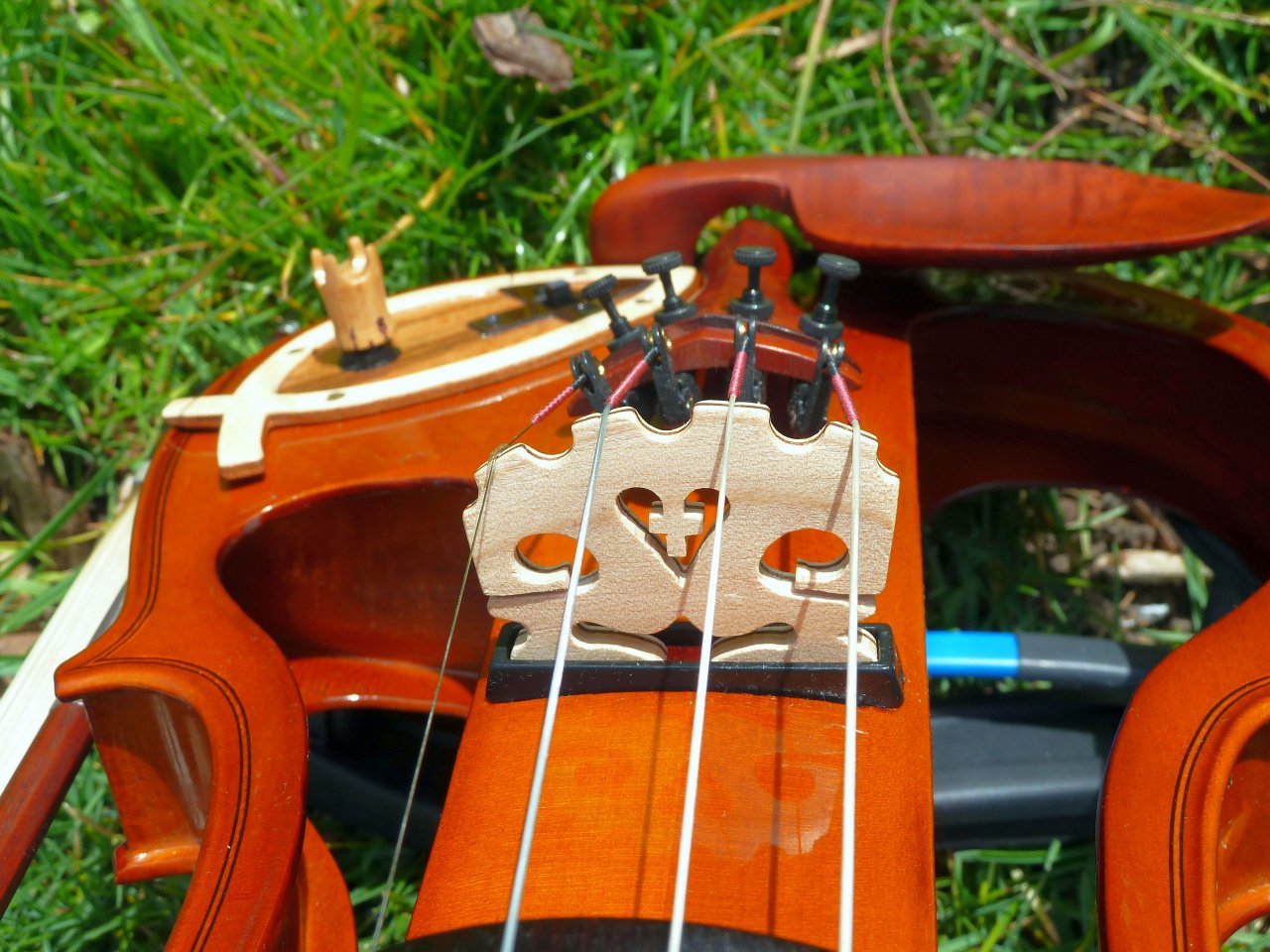 Selbstgebauter Steg der Funk-E-Geige