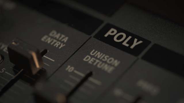 behringer-polyphonic-analog-synthesizer.png