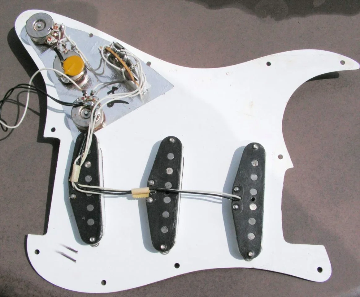 010-pickgaurd-backside(smal.webp