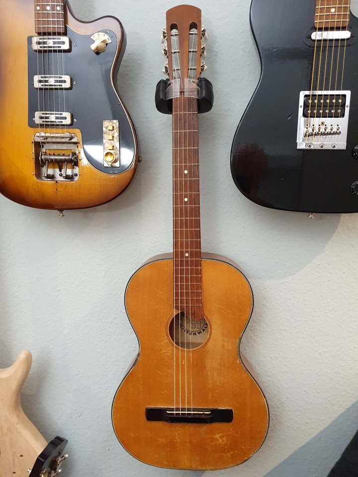 02-Wandergitarre.jpg