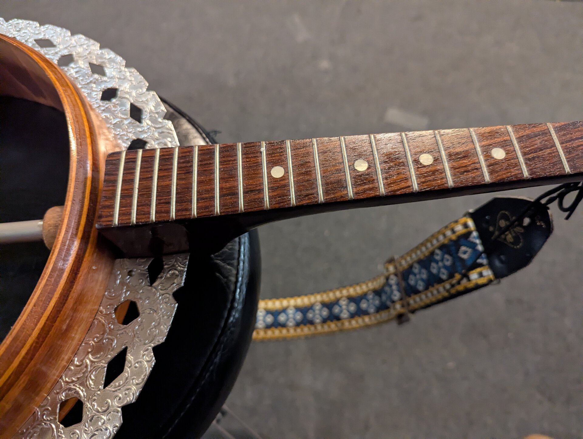 05. Griffbrett geölt.jpg