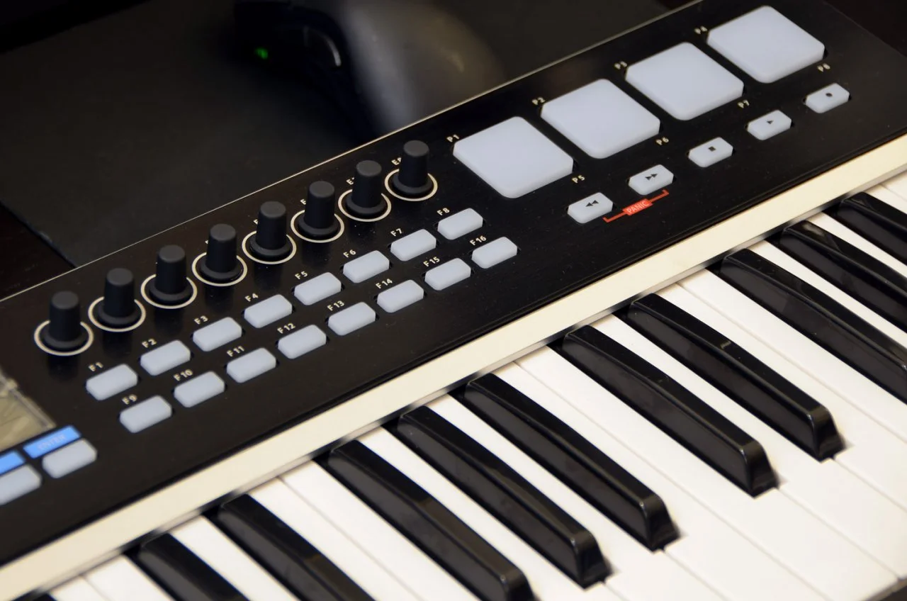 06_Knobs.jpg