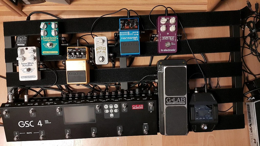 08-Pedaltrain-mit-Pedalen.webp