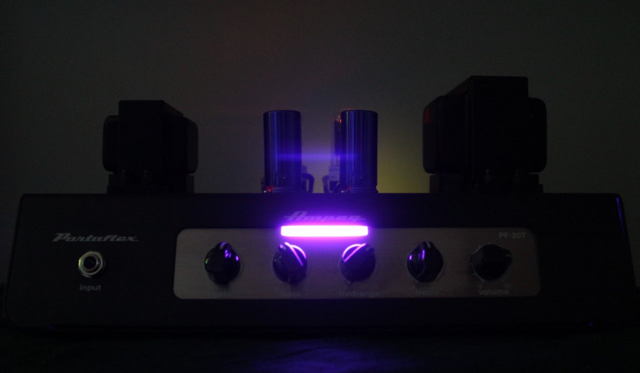 1 Ampeg PF207 Front.jpg
