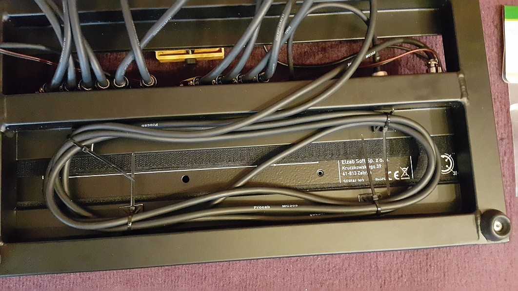 10-Kabelbinder-am-Netzteilkabel.jpg