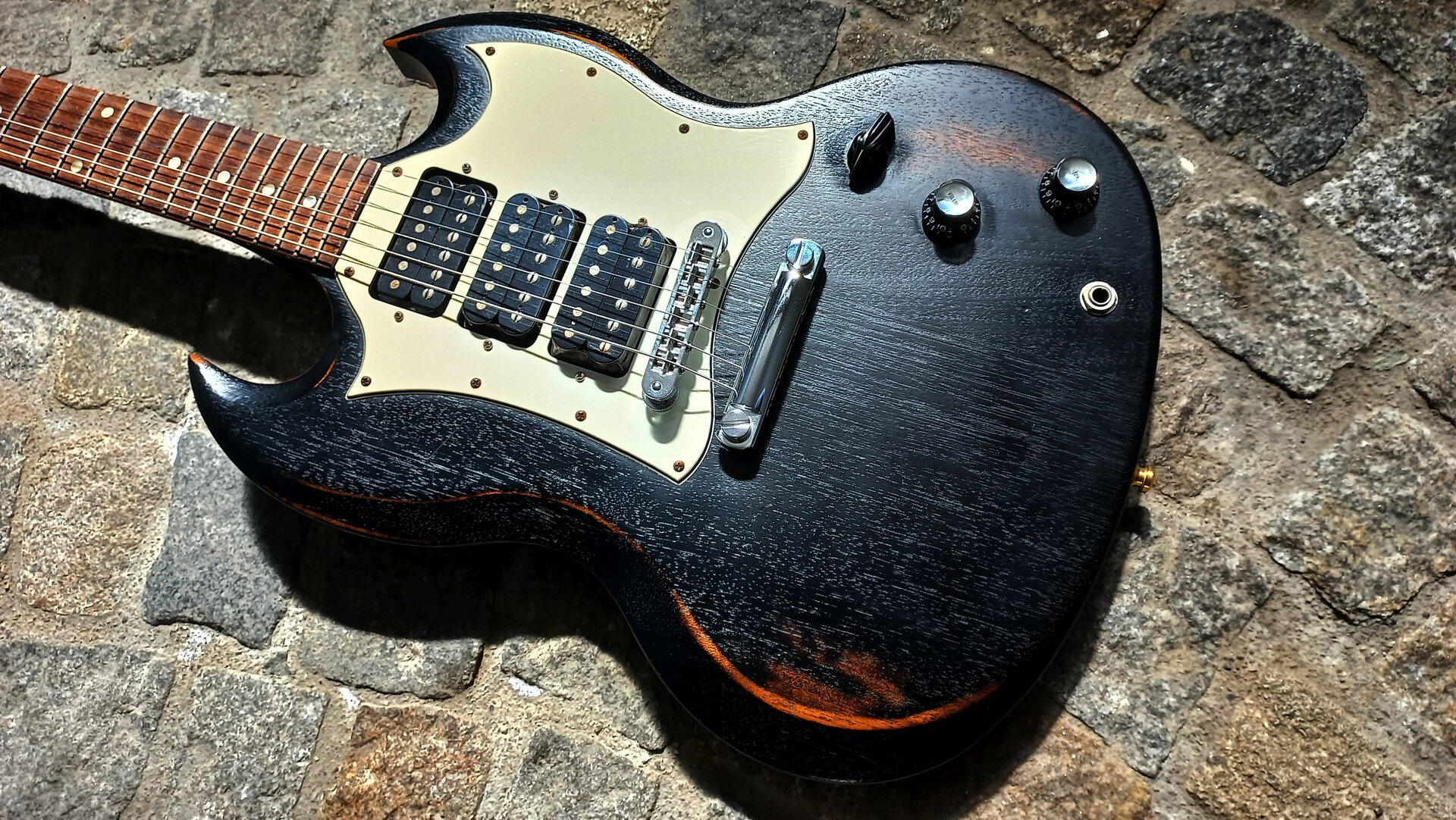 105 Gibson SG Special-3 11.jpg