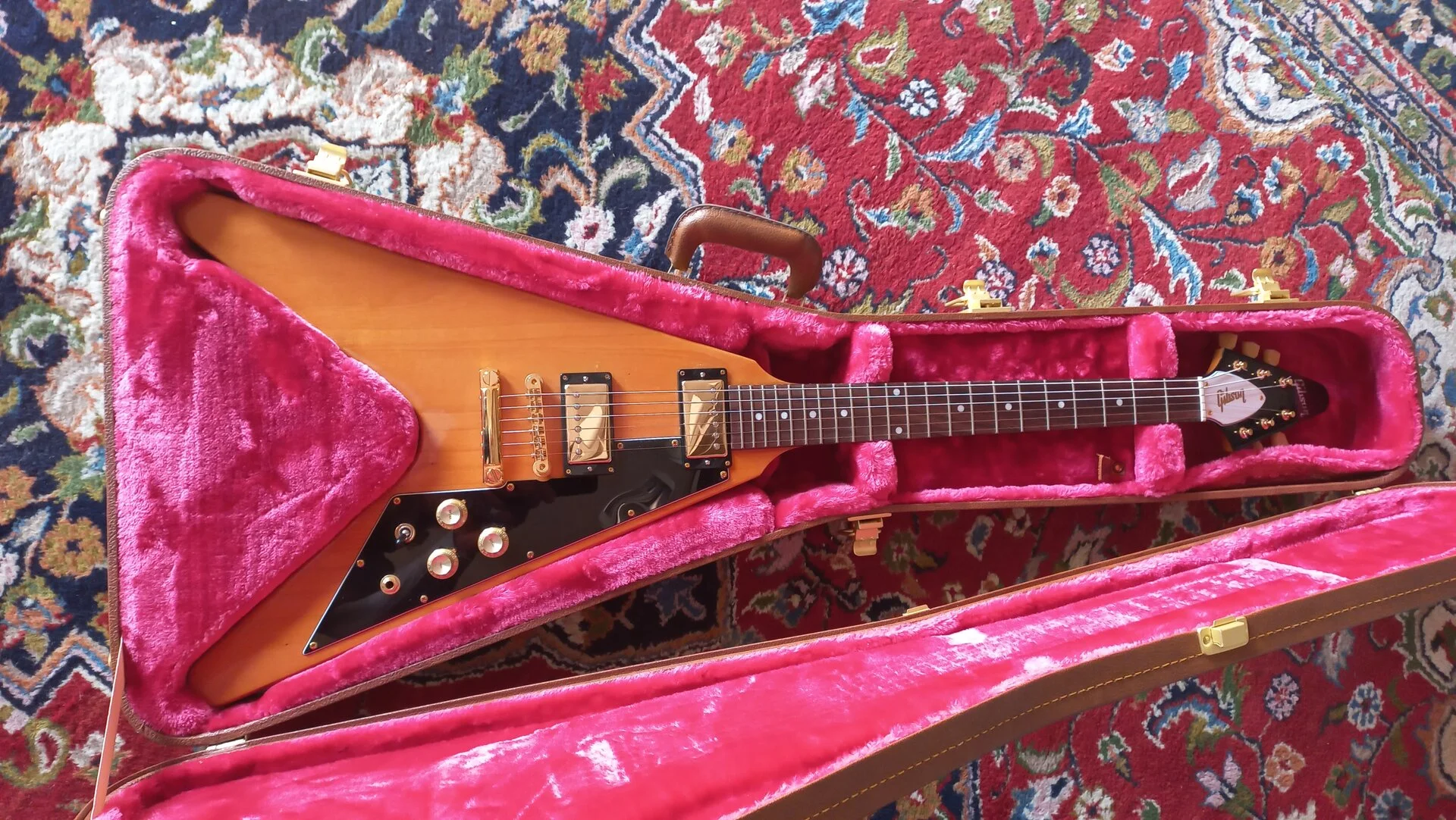 110 Gibson Flying V Antique Natural 2022 05.webp