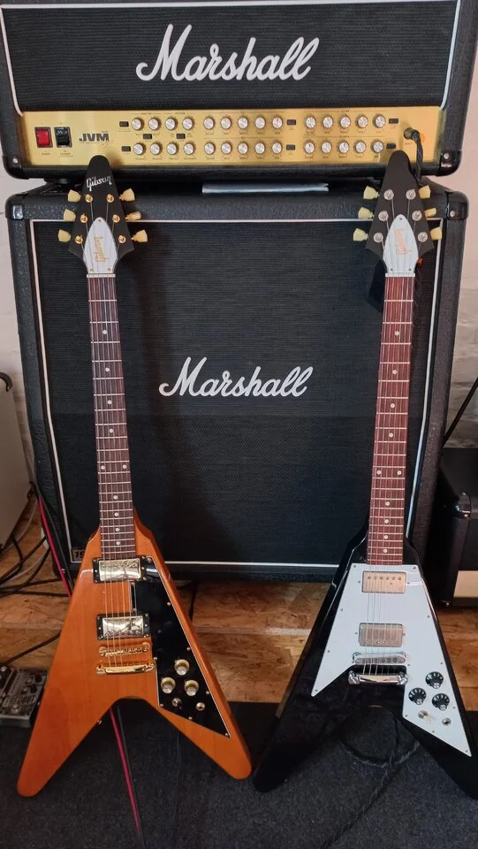 110 Gibson Flying V Antique Natural 2022 09.webp