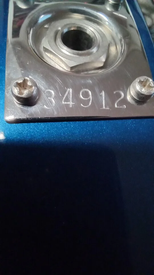 111 Rickenbacker 330-12 09.webp