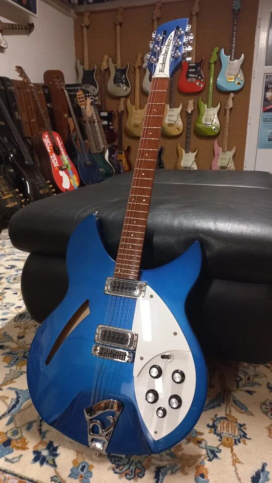 111 Rickenbacker 330-12 15.webp