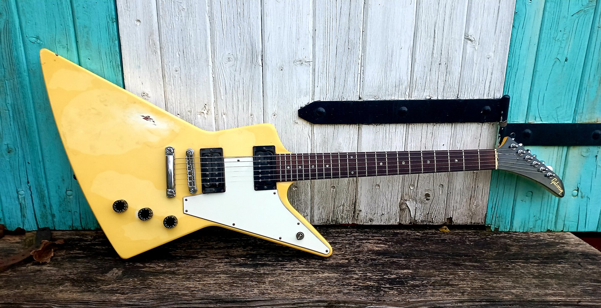 122 Gibson Explorer 1992 04.jpg