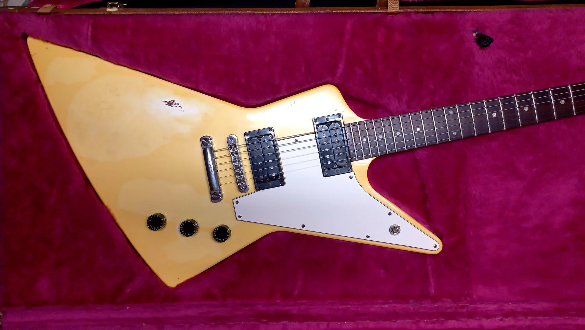122 Gibson Explorer 1992 18.jpg