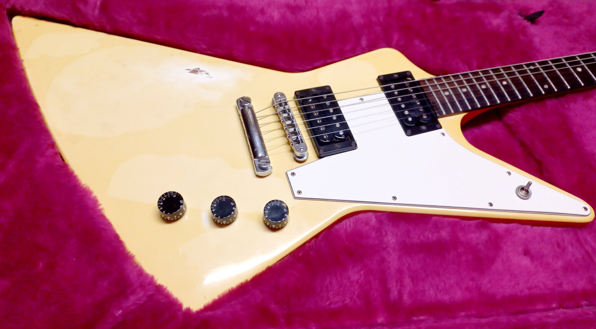 122 Gibson Explorer 1992 26.jpg