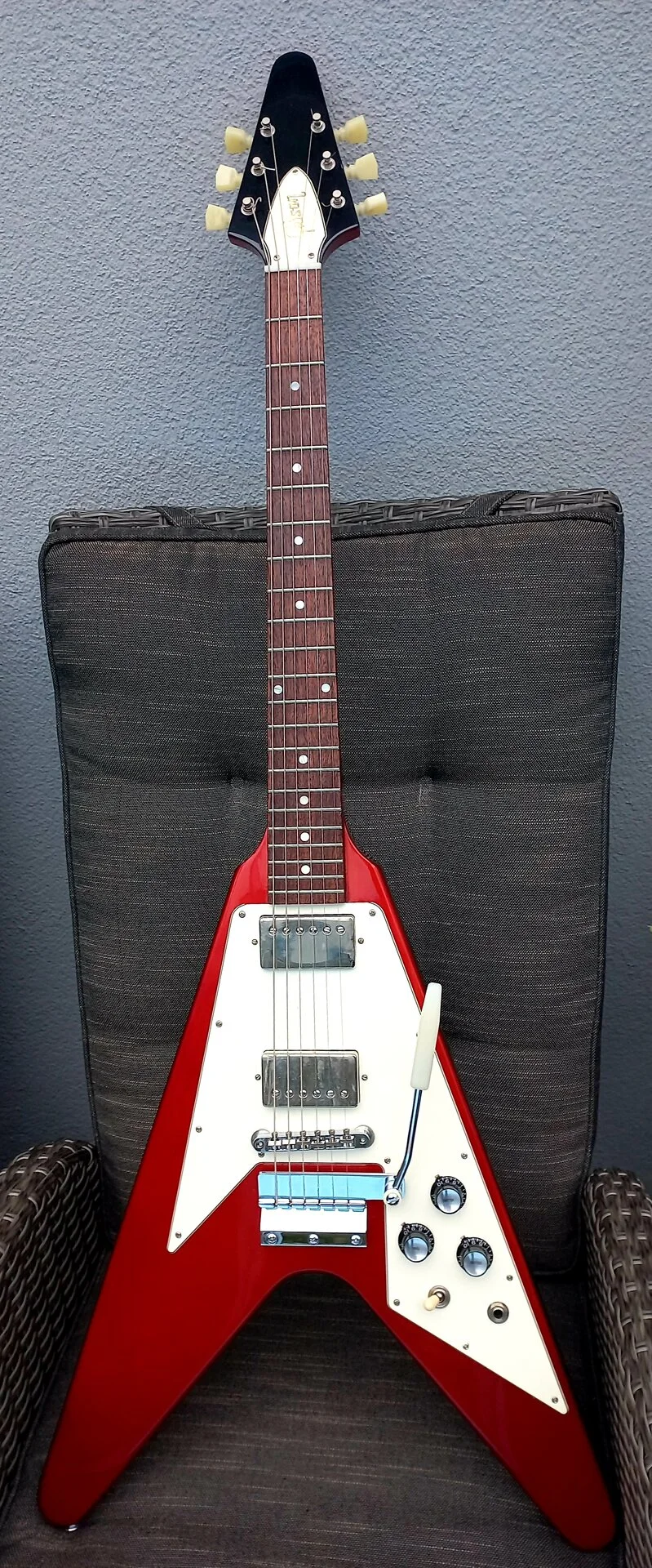 124 Gibson Flying V Custom Shop Sparkling Burgundy 09.jpg