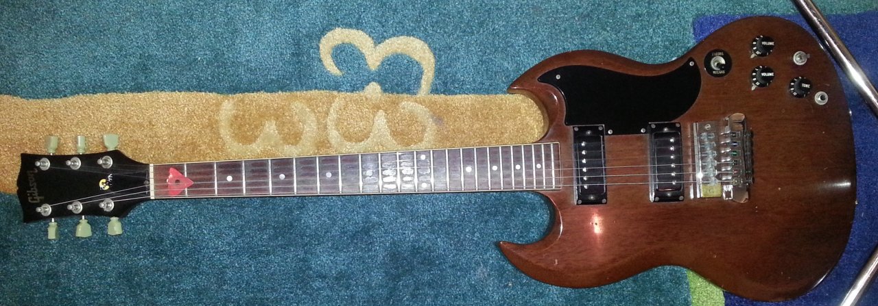 14 Gibson SG dunkelbraun schwarze Tonabnehmer.jpg