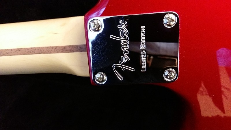 15 Fender Jazzmaster American Special Limited Edition Bigsby Candy Apple Red 05.jpg