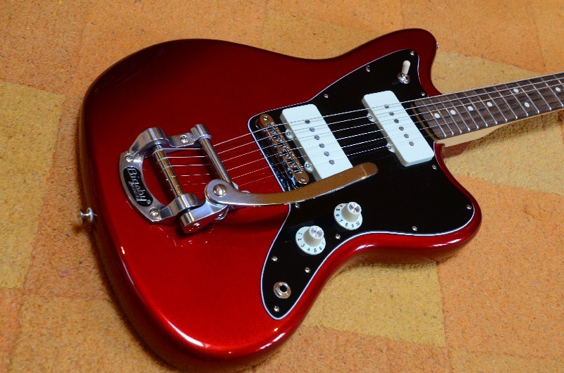 15 Fender Jazzmaster American Special Limited Edition Bigsby Candy Apple Red 07.jpg
