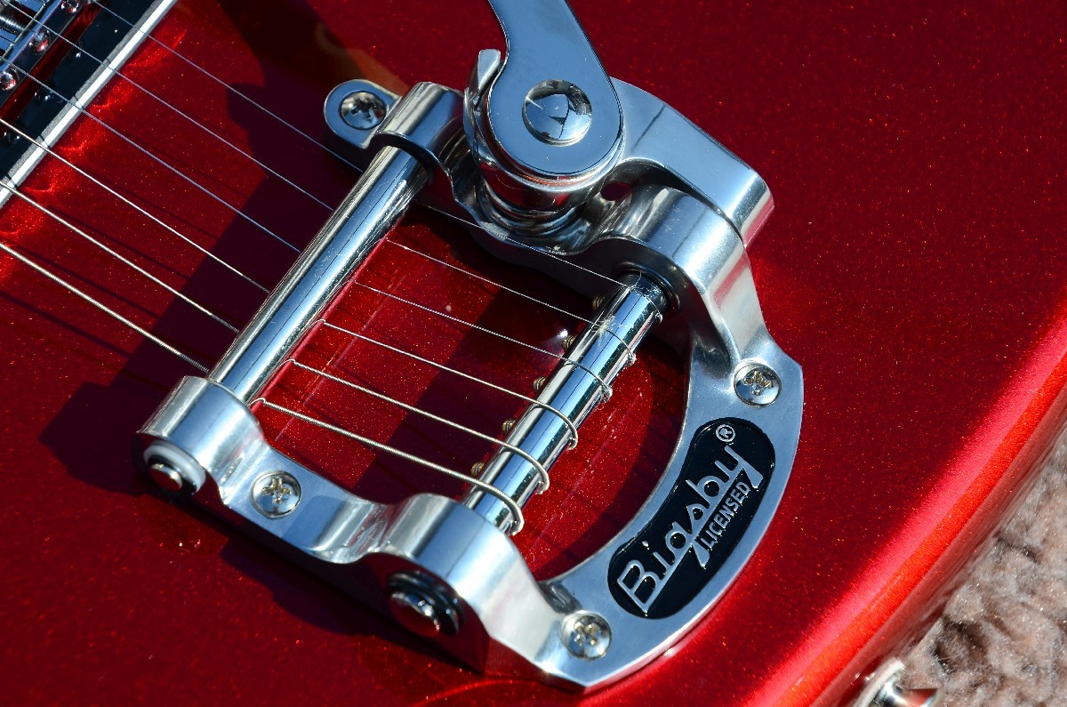 15 Fender Jazzmaster American Special Limited Edition Bigsby Candy Apple Red 28.jpg