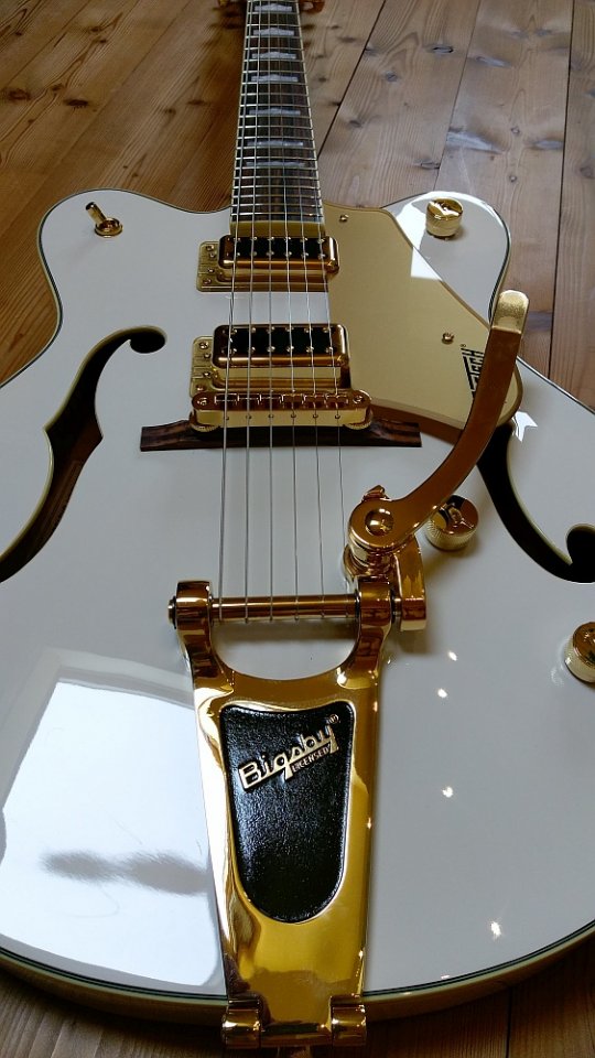 16 Gretsch G 5422TG white-gold 03.jpg
