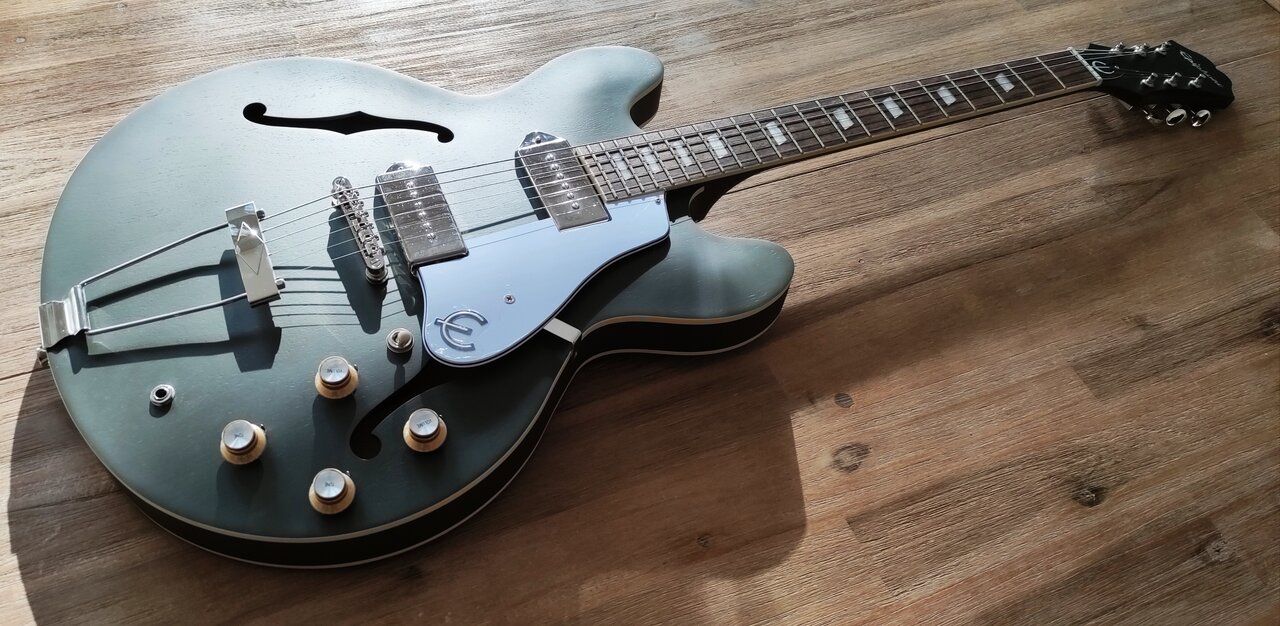 超歓迎された Epiphone / Casino エレキギター Worn Drab Epiphone