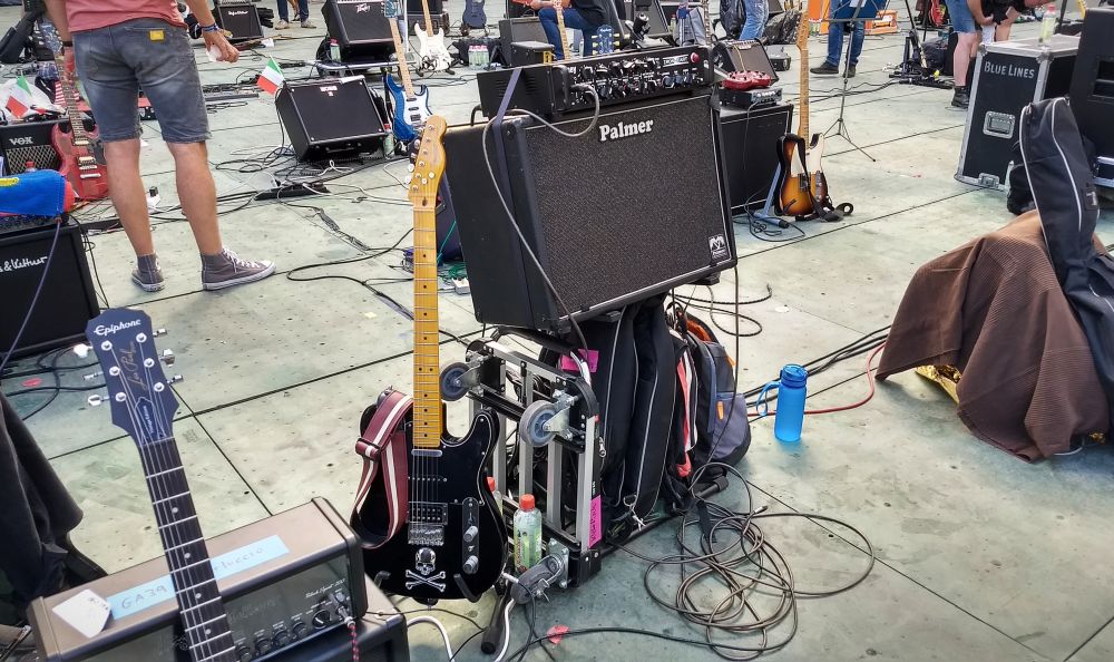 17 guitar gear focus 1000.jpg