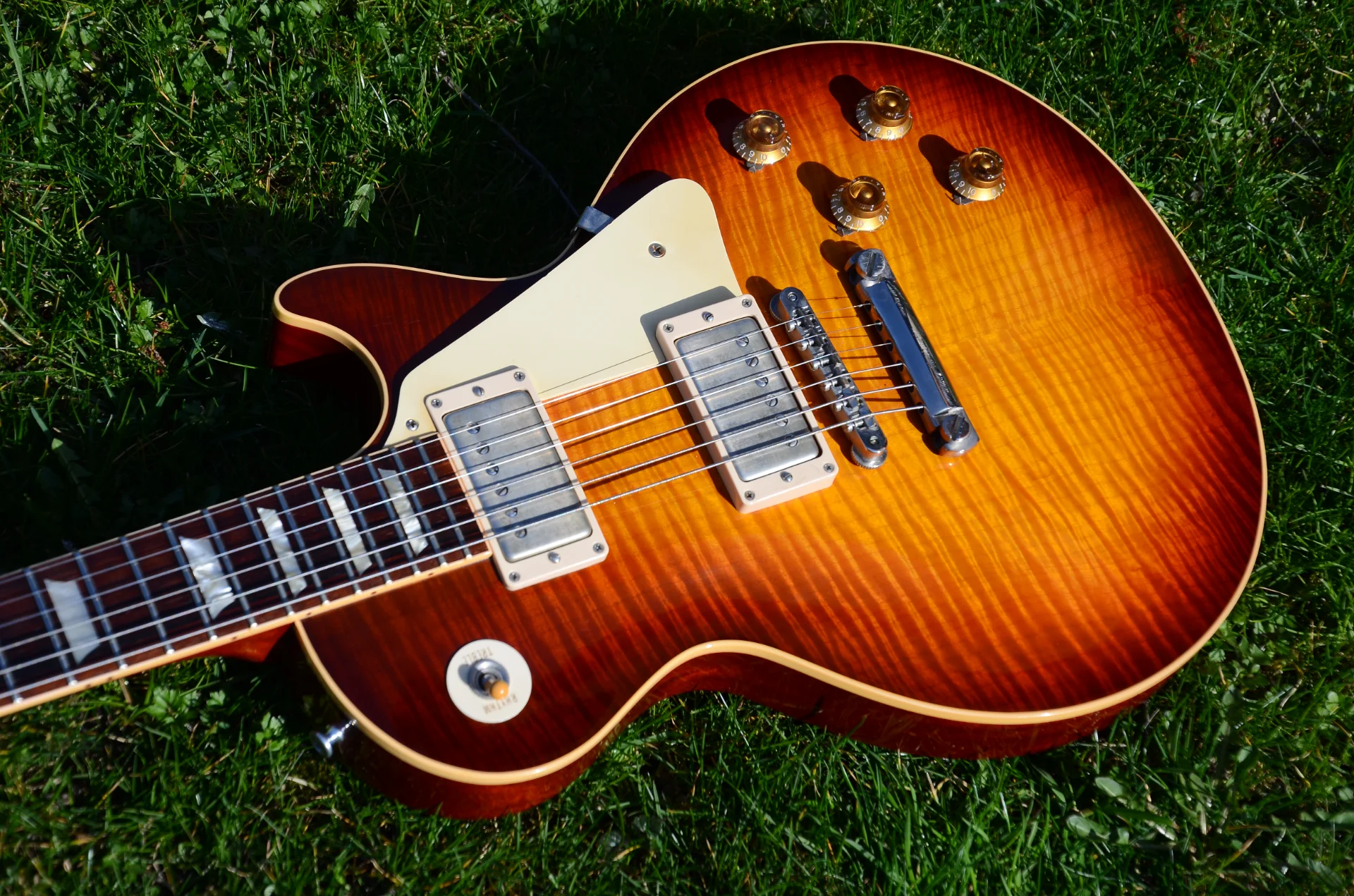 18 Gibson Les Paul Custom Shop R9 Anniversary 2009 99113 rust burst 68.webp