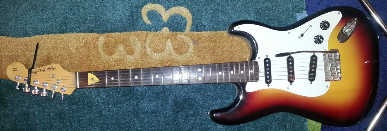 18 Tokai Custom Edition Stratocaster.jpg