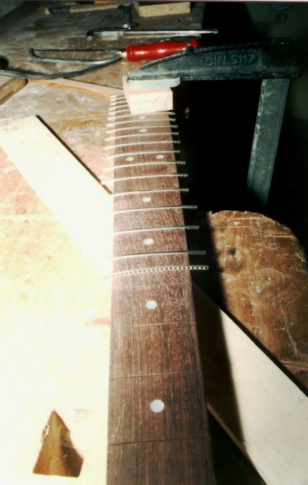 183-0032.jpg