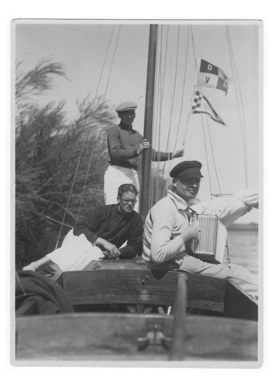 1936-10-27 Hans mit Acco.webp
