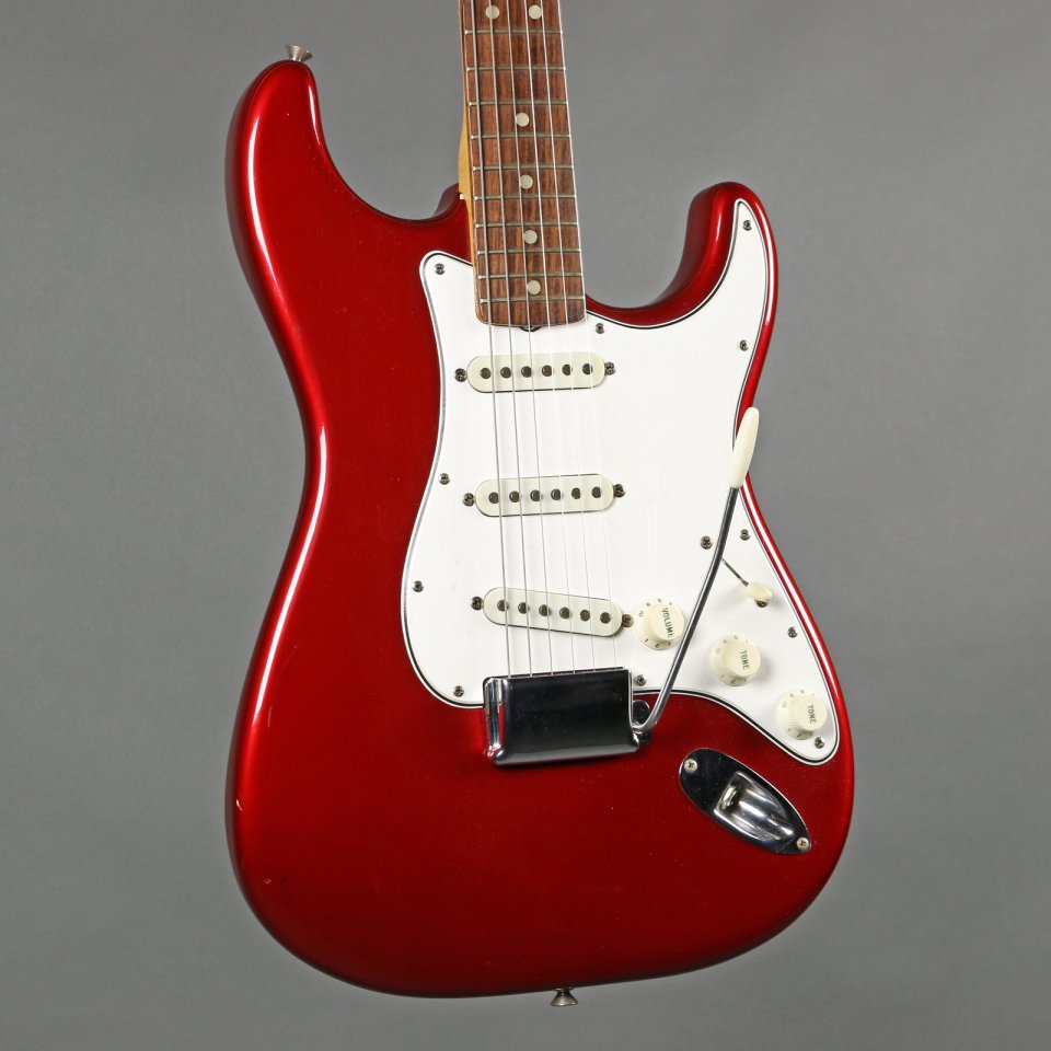 1965FenderStratocasterCandyAppleRed-1.jpg