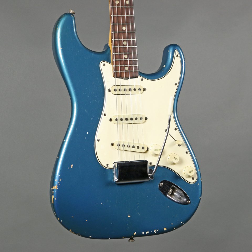 1965FenderStratocasterLPB-1.jpg
