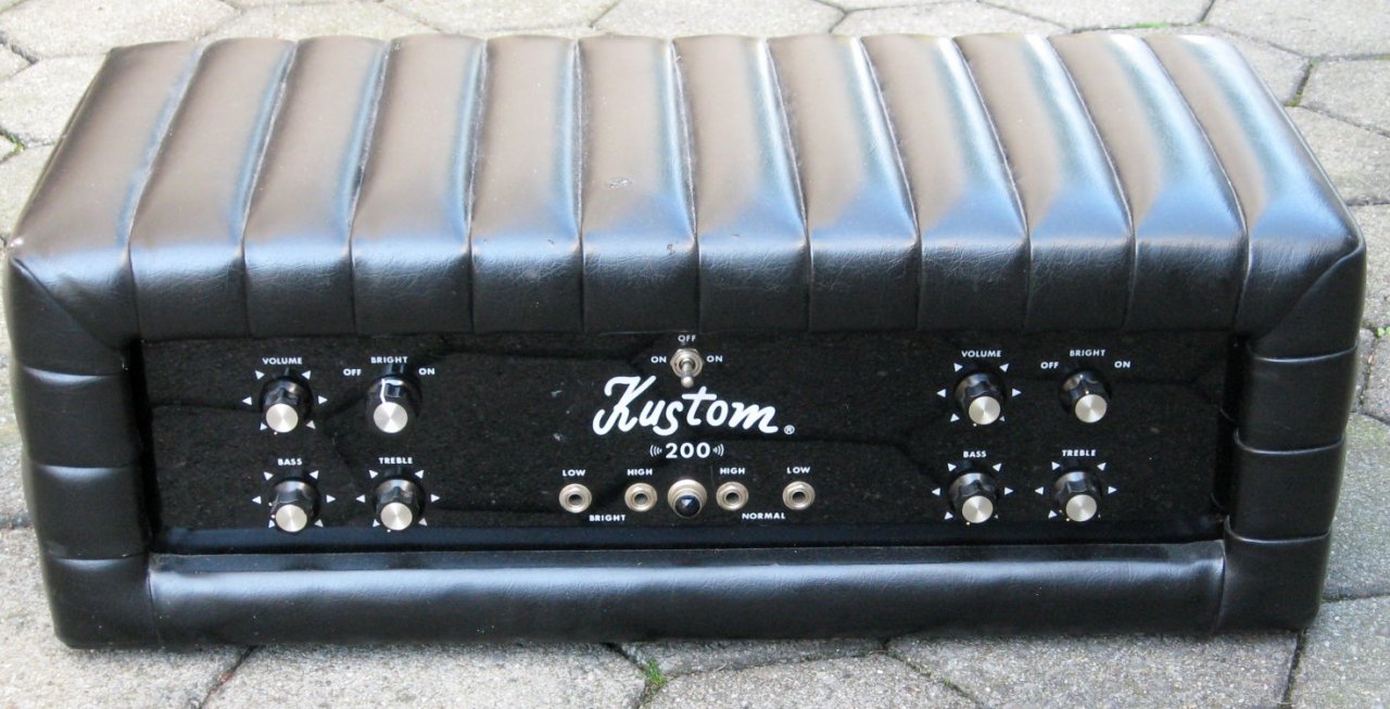 1970 Kustom K-200-1.jpg