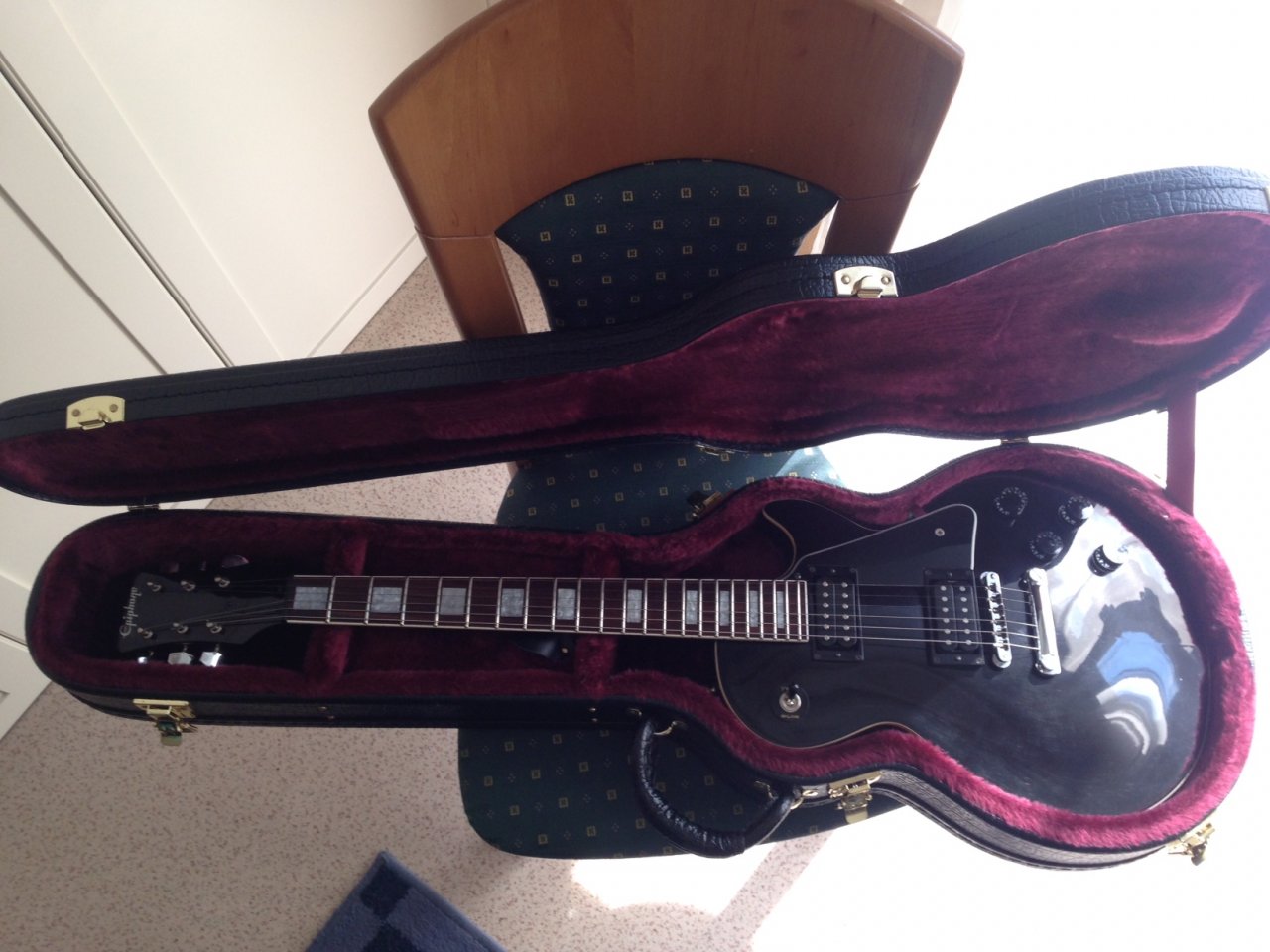 2.23 Epi LP-300 Custom.JPG