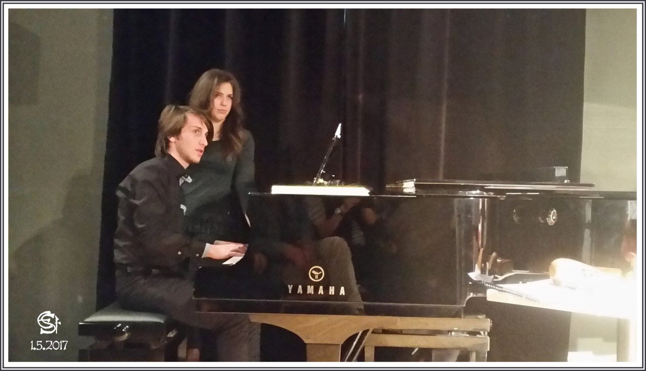 20170501_111603 stennes-falter Wasserturm MOG Pianist.jpg