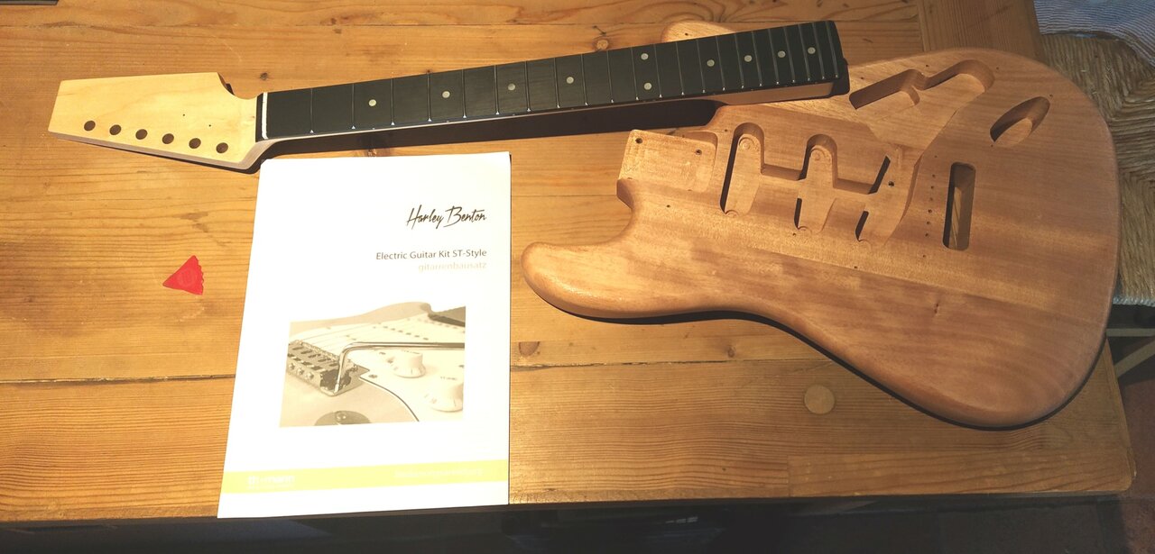 2024-0-knastgitarre.jpg