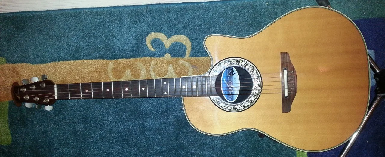 22 Ovation Pinnacle Westergitarre.jpg