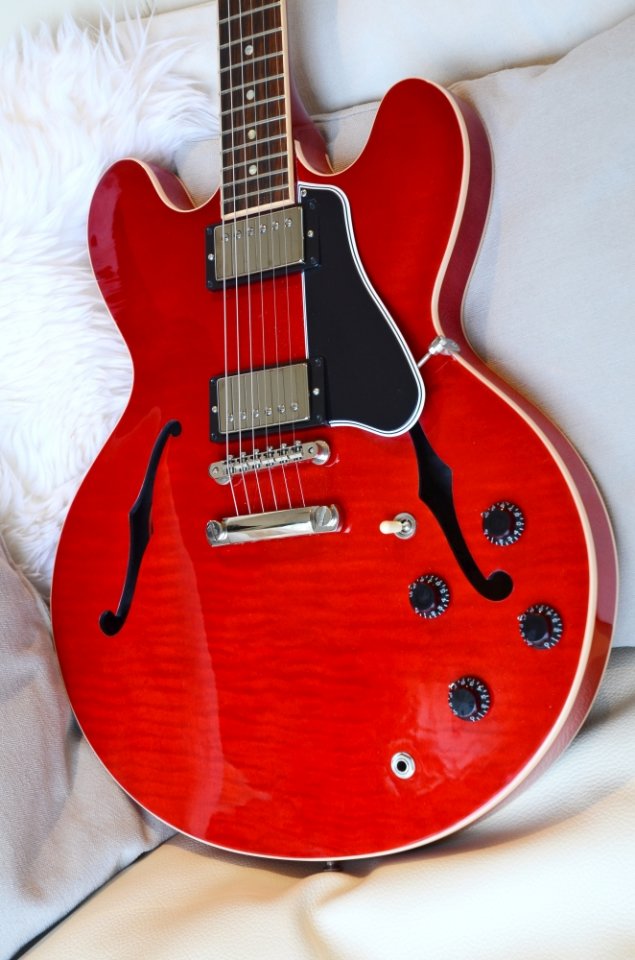 24 Gibson ES 335 Custom Shop Dot Cherry 32.jpg