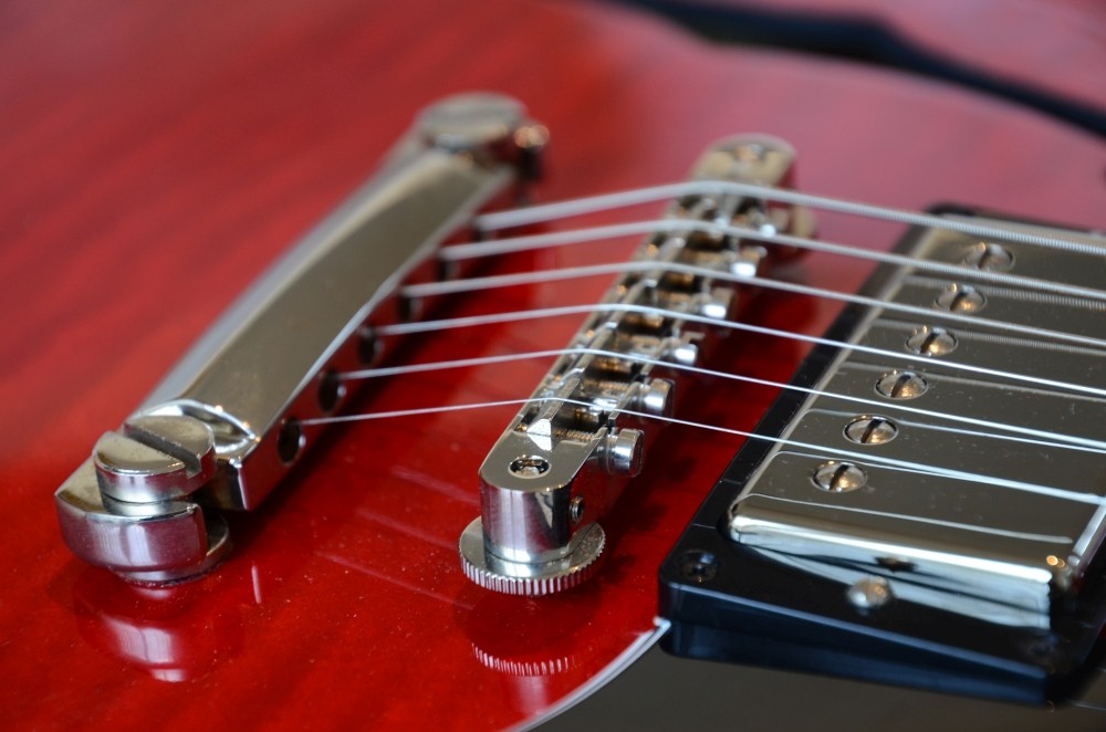 24 Gibson ES 335 Custom Shop Dot Cherry 38.jpg