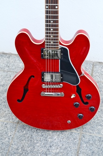 24 Gibson ES 335 Custom Shop Dot Cherry 43.jpg