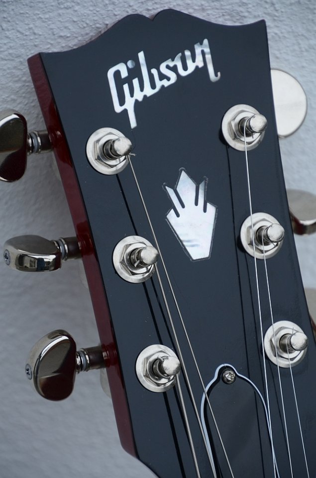 24 Gibson ES 335 Custom Shop Dot Cherry 46.jpg