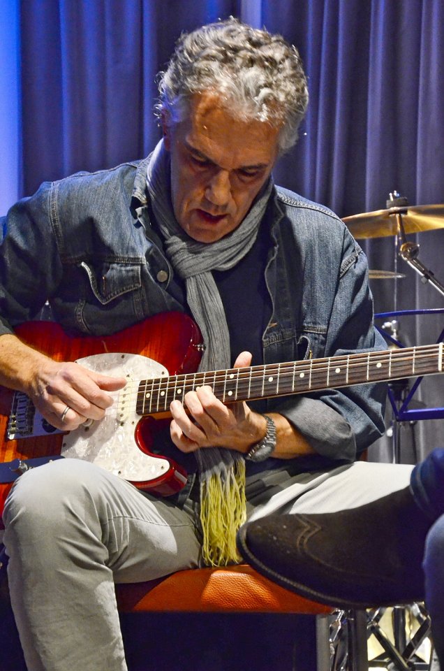 28 Fender Telecaster Japan Foto Flame 21.jpg