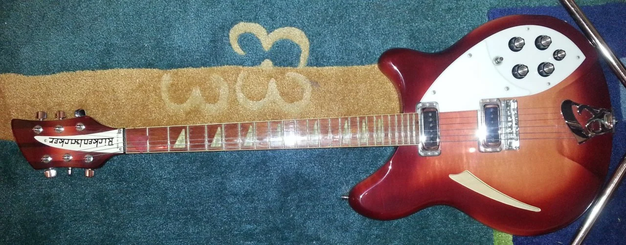 28 Rickenbacker 360 fireglow Halbakustik.jpg
