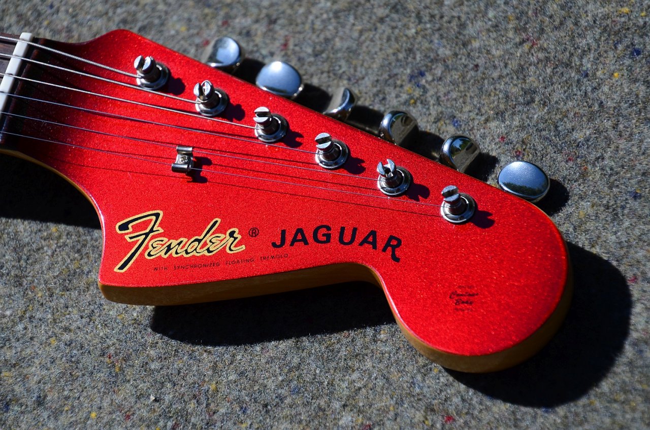 29 Fender Jaguar Japan 07.jpg