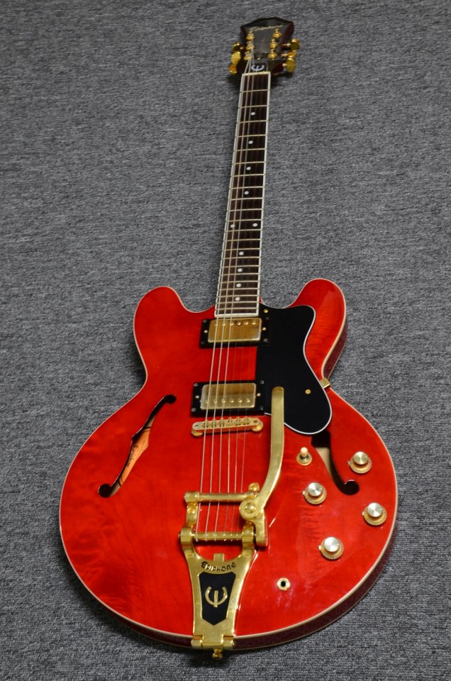 31 Epiphone Riviera Jorma Kaukonen 03.jpg