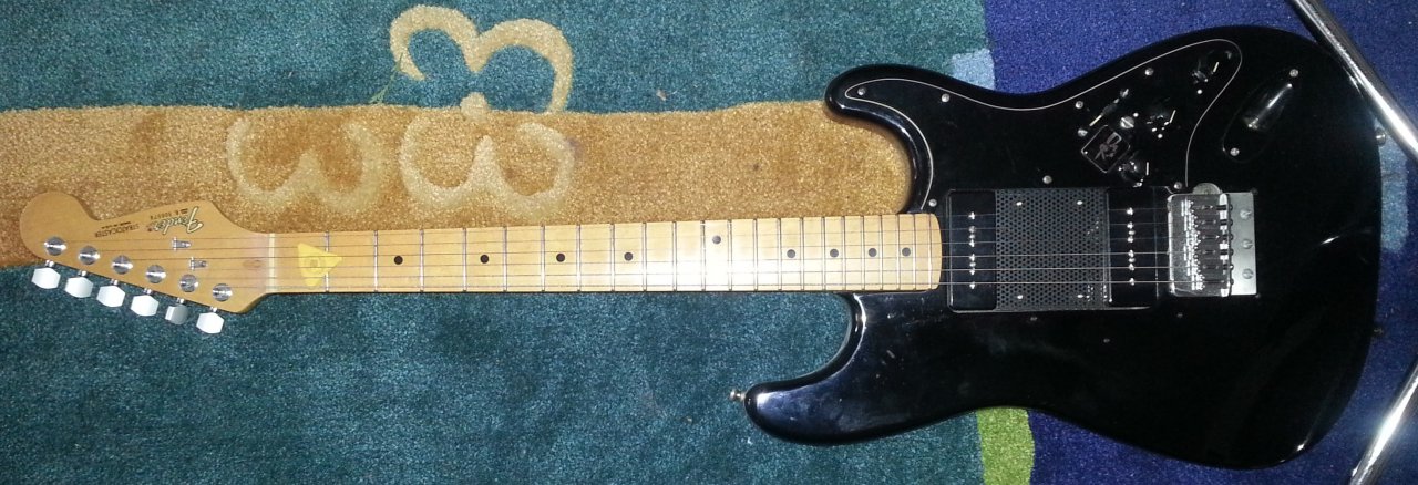 33 Fender Stratocaster schwarz P90 Tonabnehmer.jpg