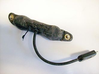 330px-LA_5_throat_microphone.jpg