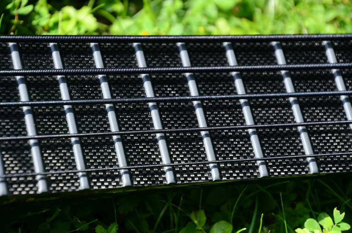 34 Miller Fabfive Headless Carbon Bass 13.jpg