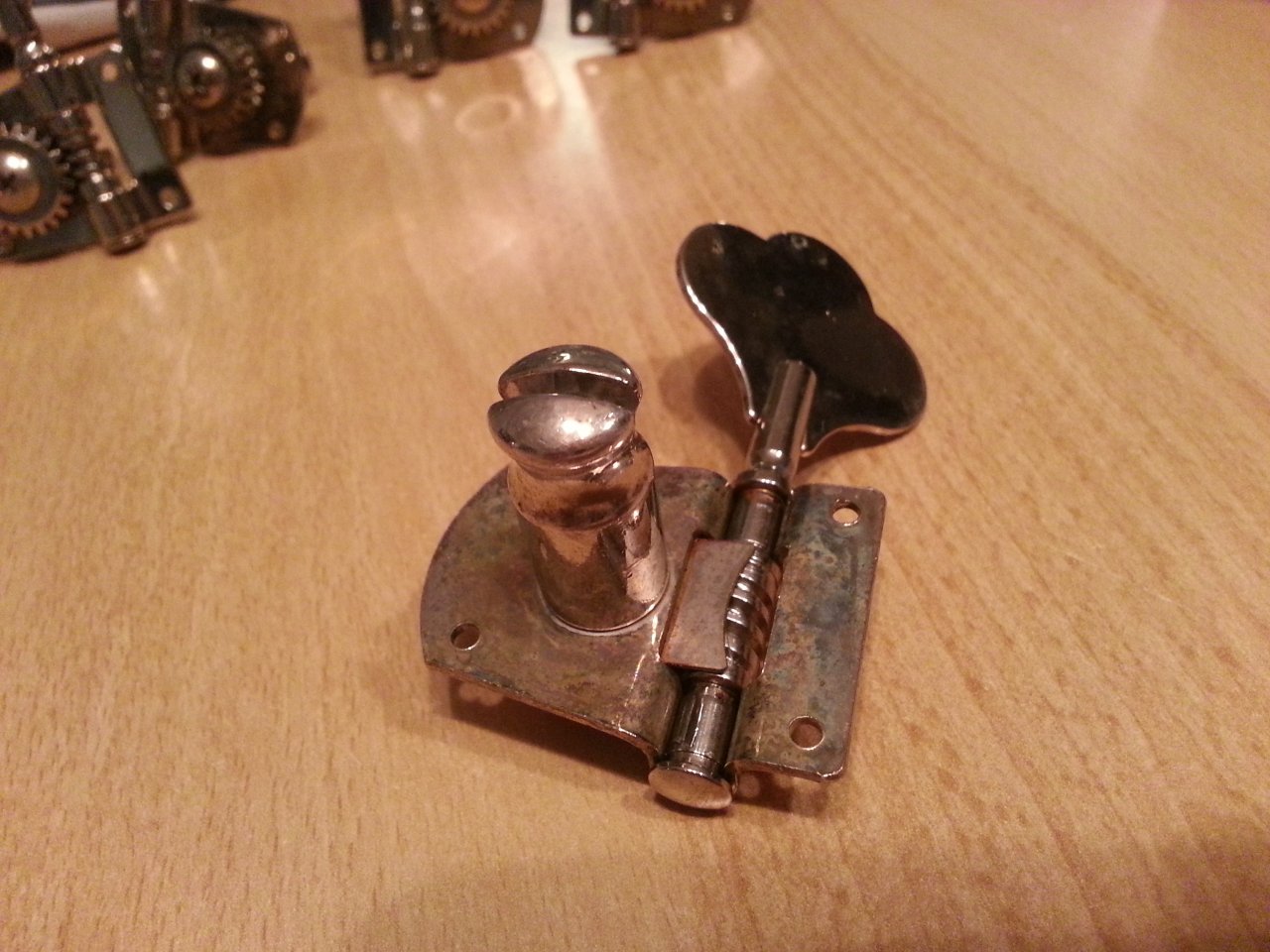 37_Tuner_aged_cleaned.jpg